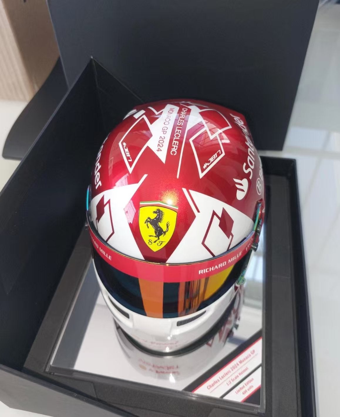 Gezocht: Bell 1:2 Charles Leclerc - Winner Monaco GP2024Helm, Verzamelen, Automerken, Motoren en Formule 1, Ophalen of Verzenden