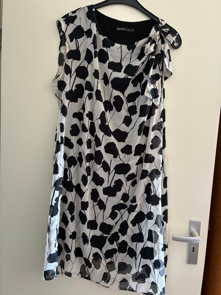 Donna Dura jurk maat 46, zwart-wit bloemenprint, Zwart, Maat 46/48 (XL) of groter, Ophalen of Verzenden, Zo goed als nieuw