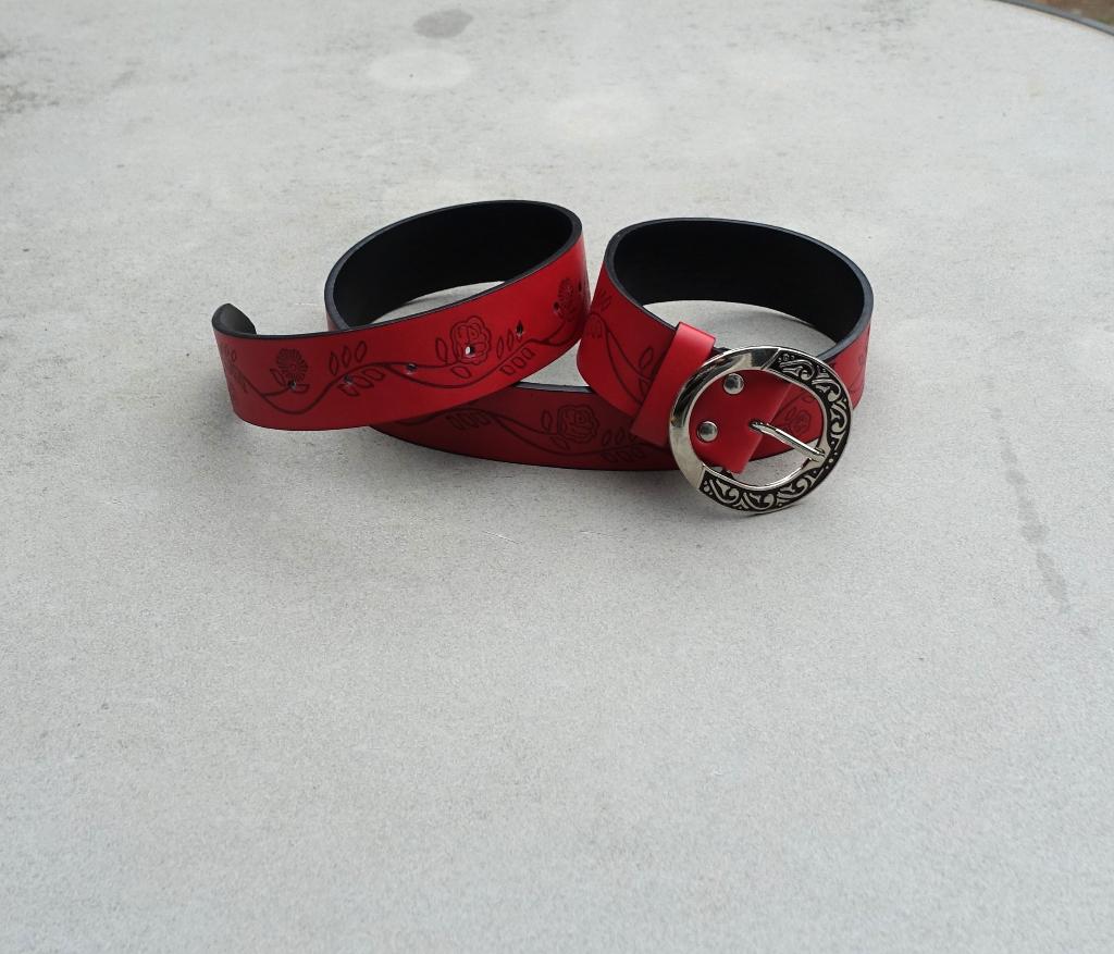 damesriem 038-4r / 100 x 3,7 cm in rood - nieuw, Kleding | Dames, Riemen en Ceinturen, Nieuw, Tailleriem, Ophalen of Verzenden