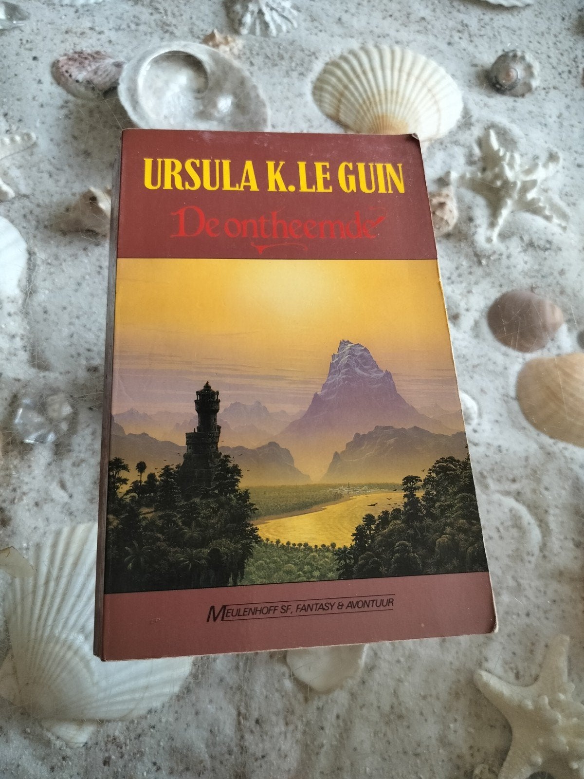 Ursula Le Guin - De ontheemde, Ophalen of Verzenden, Gelezen