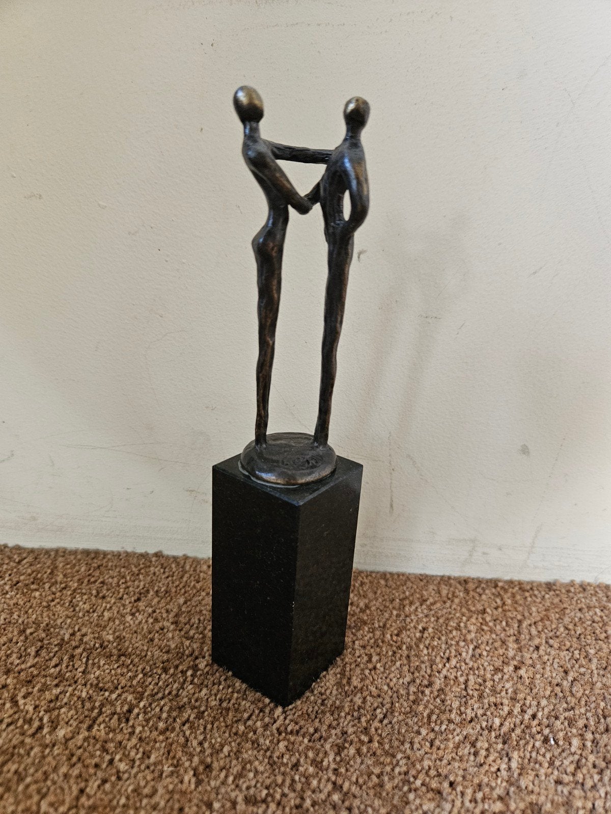Bronzen beeldje 'Verbondenheid' op sokkel, Ophalen, Groep mensen, Minder dan 20 cm, Gepatineerd