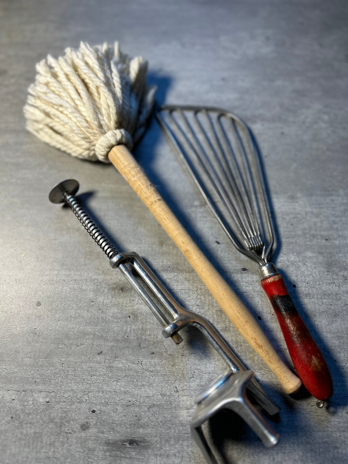 3 x vintage keuken items: kwast visspatel kersenontpitter, Ophalen of Verzenden