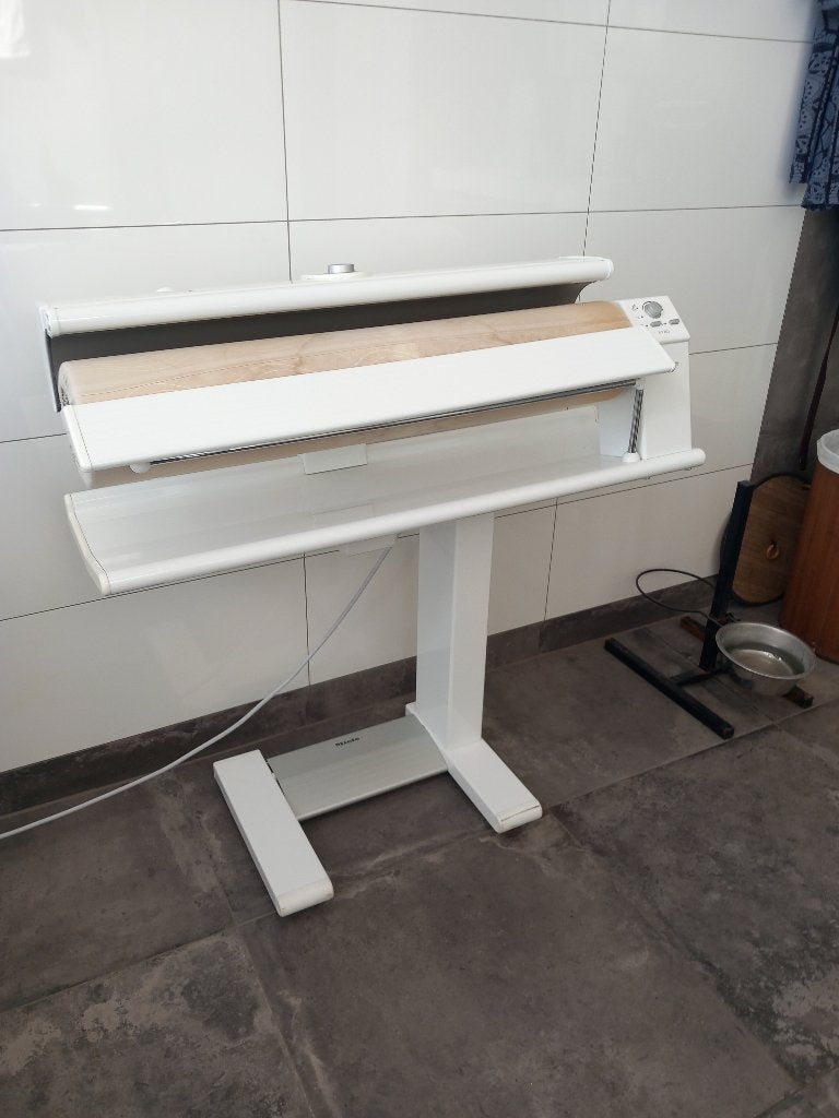 Miele strijkmachine B995D, Ophalen, Gebruikt, Strijkijzer met snoer