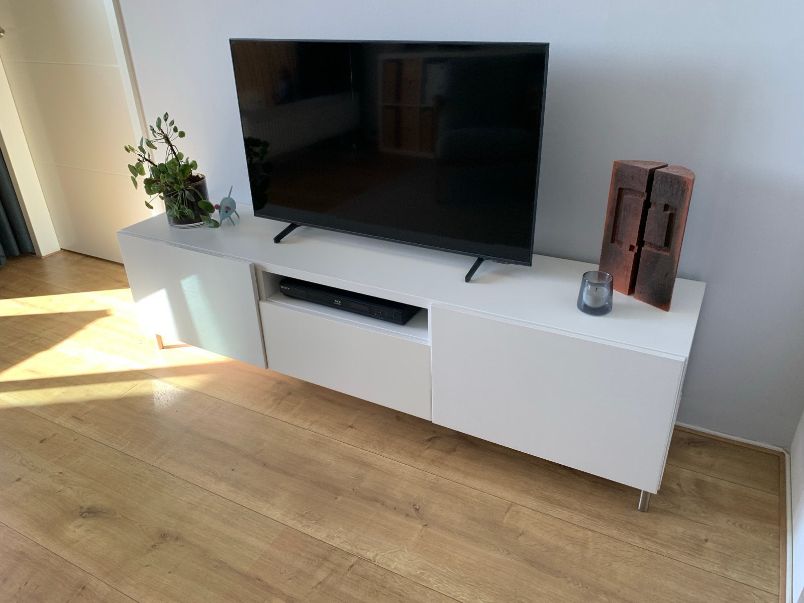 Ikea Besta, tv-meubel met bergruimte, Kunststof, Gebruikt, 150 tot 200 cm, Ophalen of Verzenden