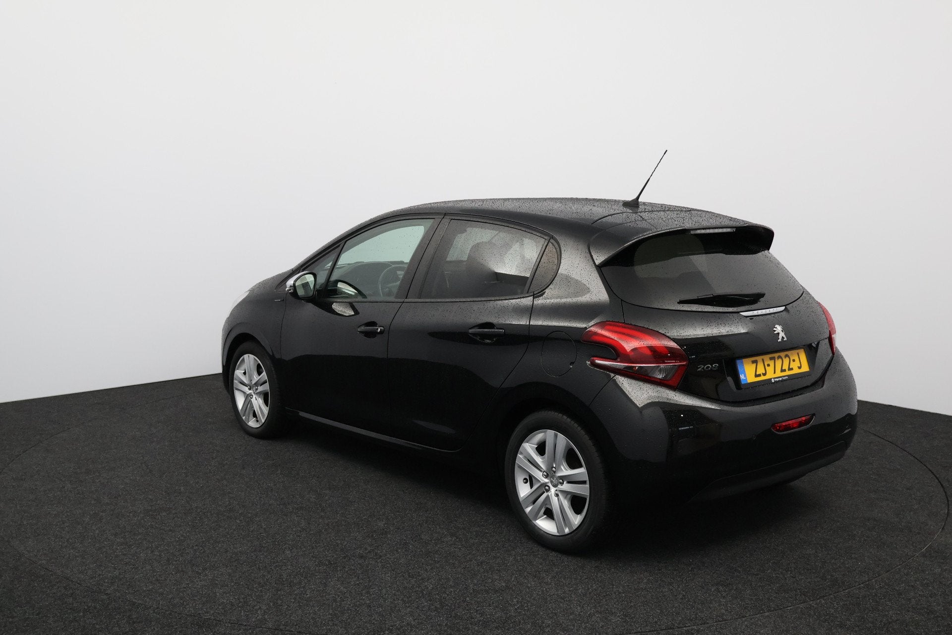 Peugeot 208 1.2 PureTech Signature/ INCLUSIEF NIEUWE DISTRIB, 83 pk, Stof, 1199 cc, Zwart