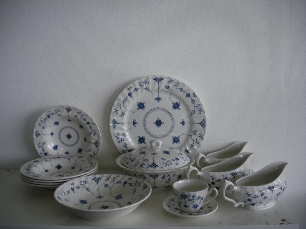 Churchill blauw/wit servies, Huis en Inrichting, Keuken | Servies, Zo goed als nieuw, Bord(en), Wedgwood, Aardewerk, Ophalen of Verzenden
