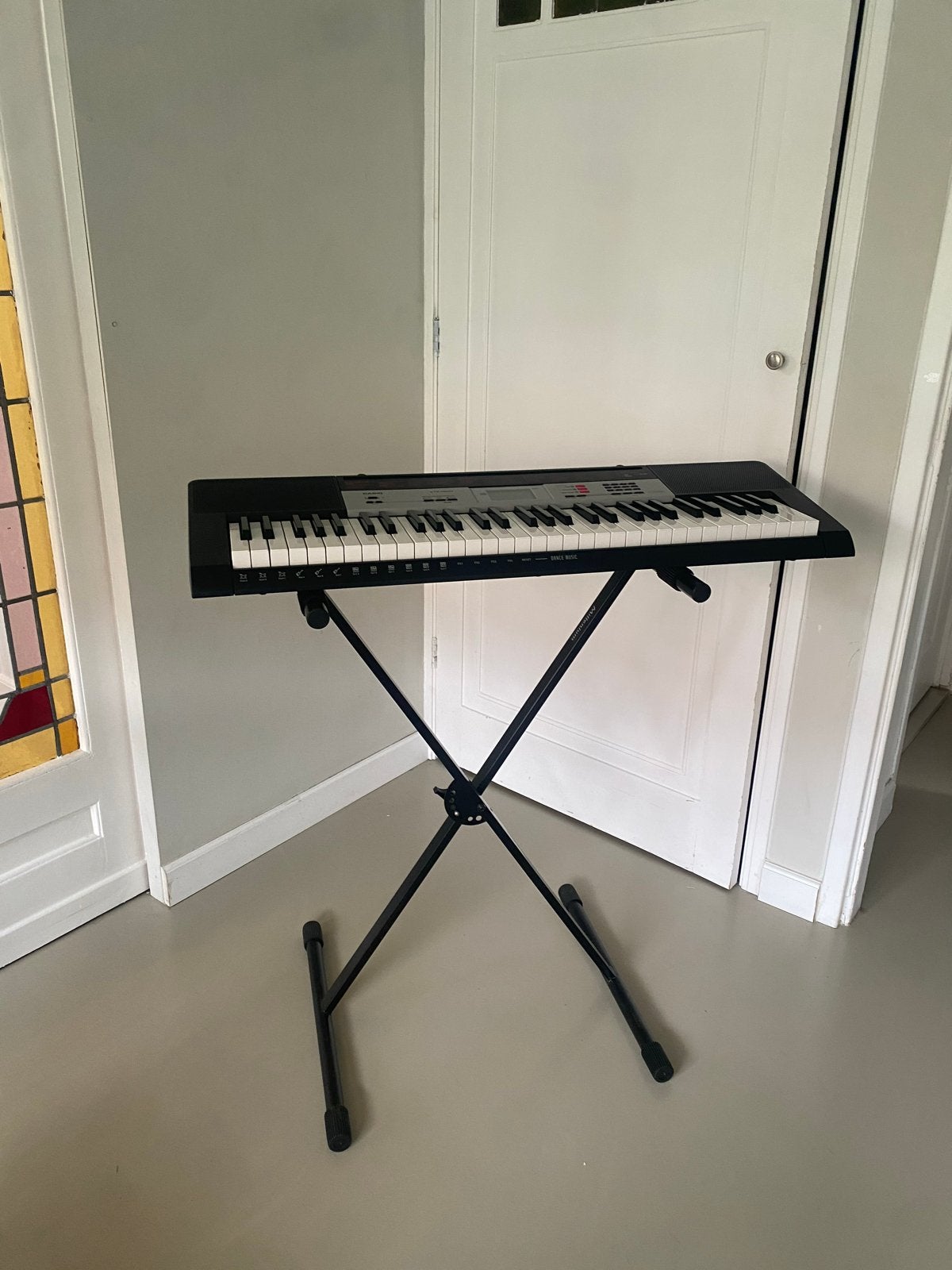 Casio CTK-1500 keyboard met standaard, Ophalen, Casio, 61 toetsen, Zo goed als nieuw