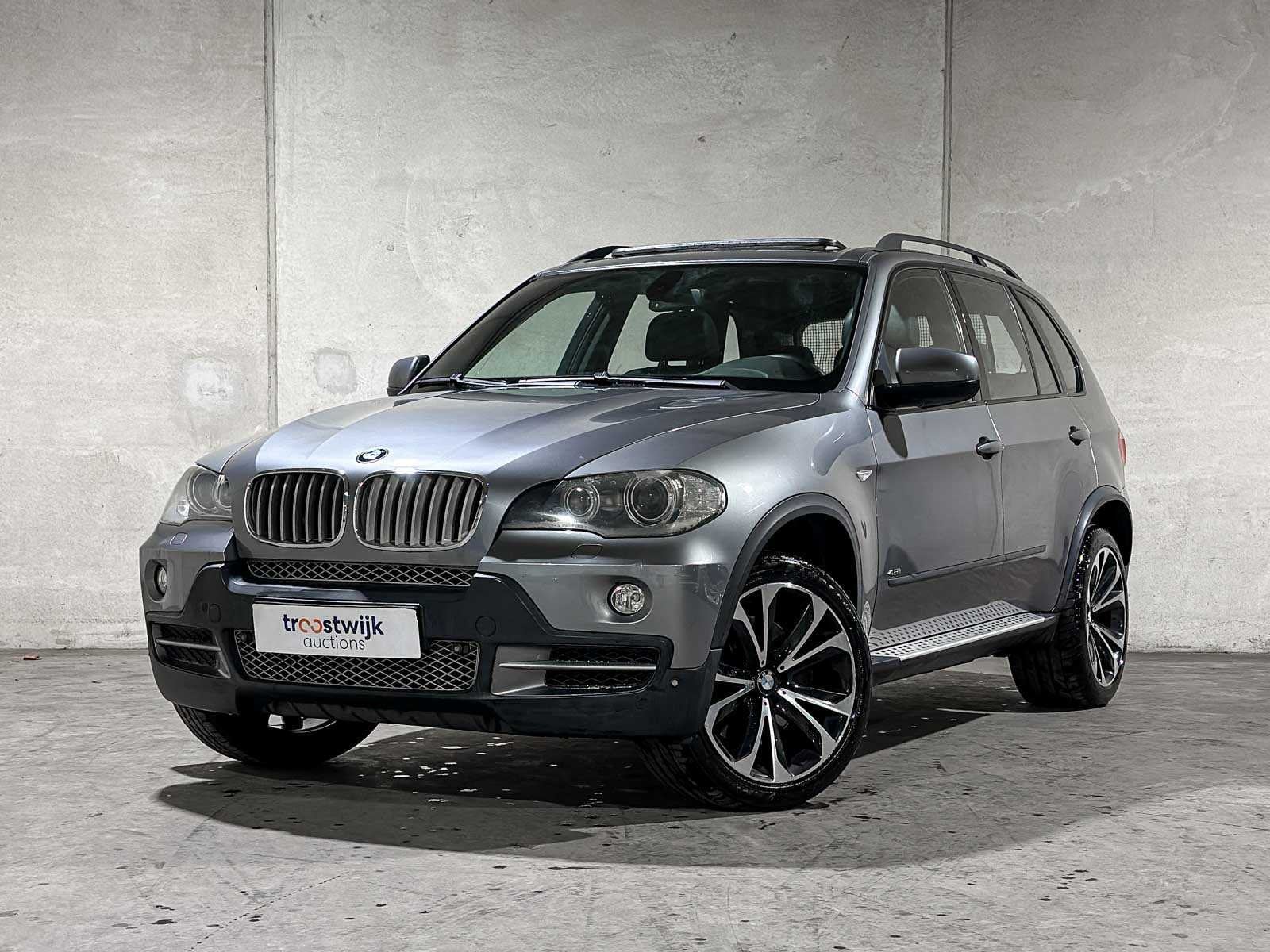 BMW X5 xDrive48i 4.8 V8 E70 355pk 2007, P-834-RB Youngtimer, Auto's, BMW, Automaat, Gebruikt, X5, 138 €/maand