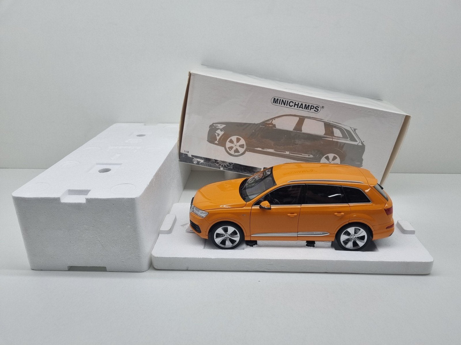 Minichamps
Audi Q7 S-Line 1/300 1:18 Nieuw, Ophalen of Verzenden, Nieuw, Auto, MiniChamps
