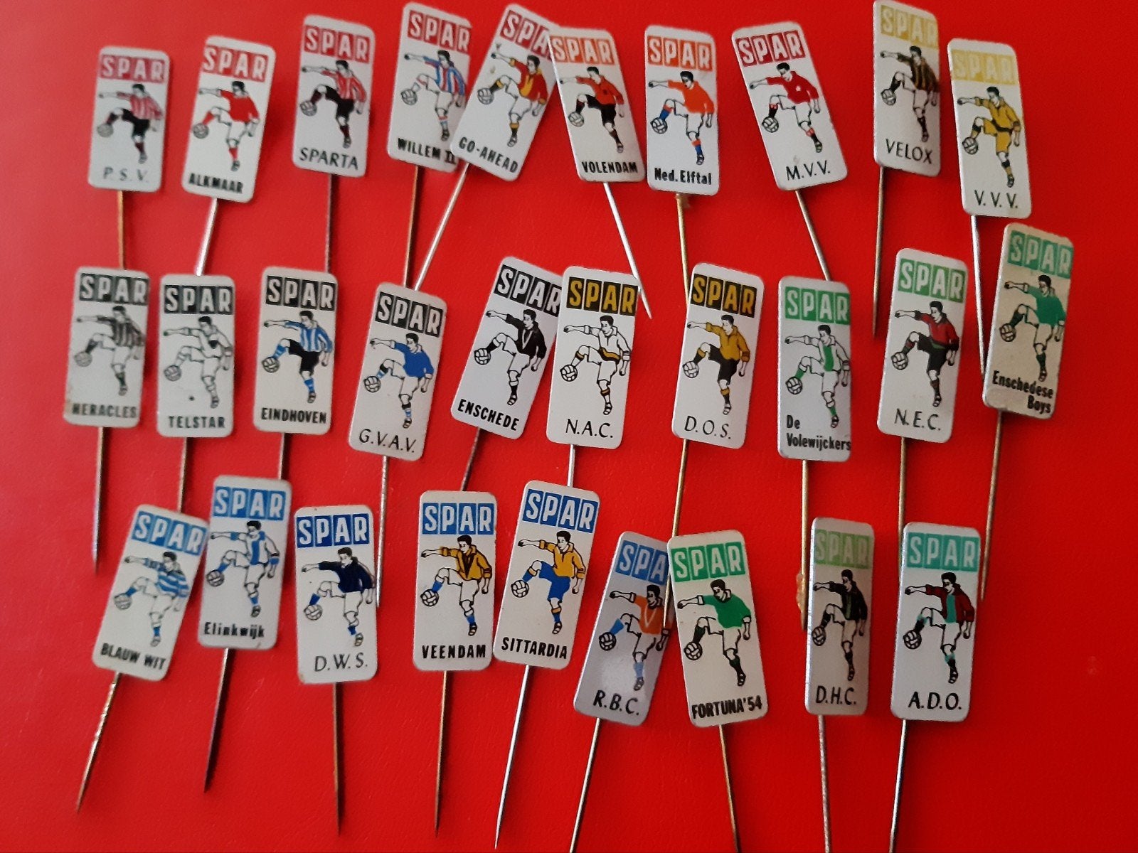 29 Speldjes SPAR, Verzamelen, Ophalen of Verzenden, Zo goed als nieuw, Sport, Speldje of Pin