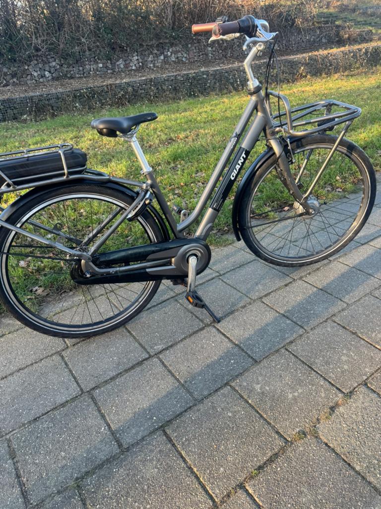 Elektrisch fiets giant triple x, Fietsen en Brommers, Fietsen | Dames | Damesfietsen, Versnellingen, Zo goed als nieuw, Minder dan 47 cm