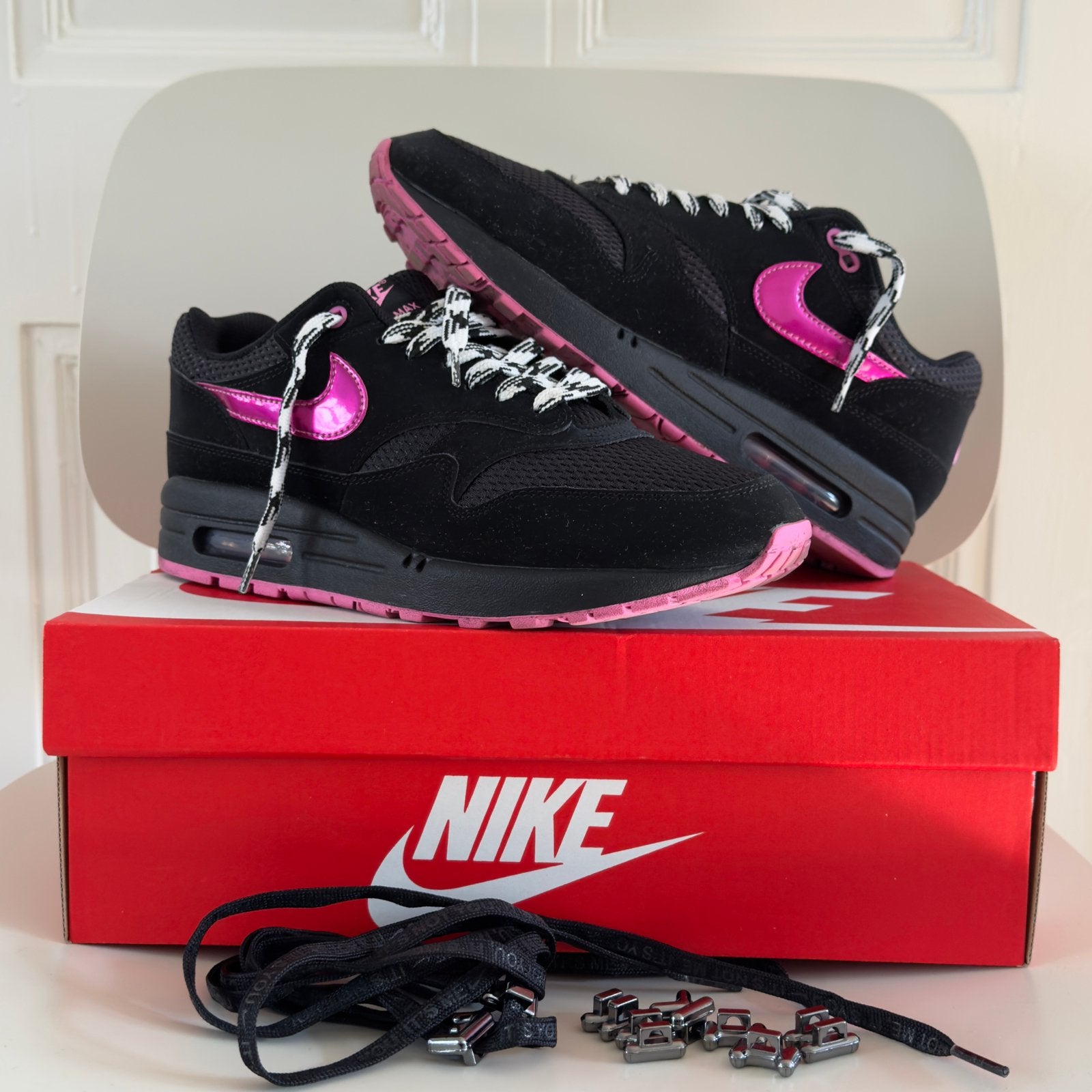 Nike Air Max 1 PRM "Valentine's Day Pack" (EU 42), Zwart, Ophalen of Verzenden, Sneakers of Gympen, Zo goed als nieuw