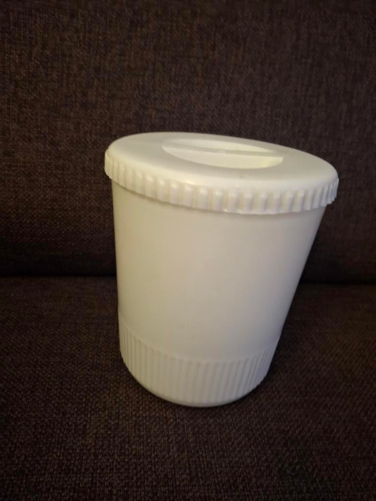 Plastic grote witte afsluitbare bewaardoos vintage, Ophalen of Verzenden, Gebruikt