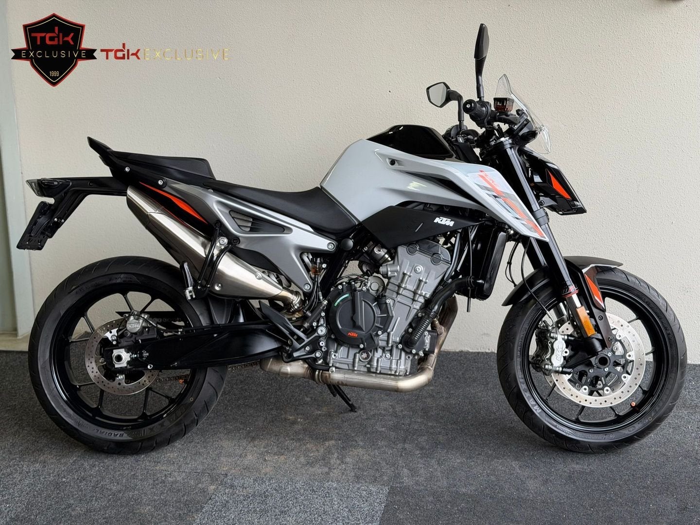 KTM 790 DUKE 2024 4.048 KM NARDO GREY NIEUWSTAAT 890 990 690, 2 cilinders, Bedrijf, Meer dan 35 kW, Minimaal motorrijbewijs A2