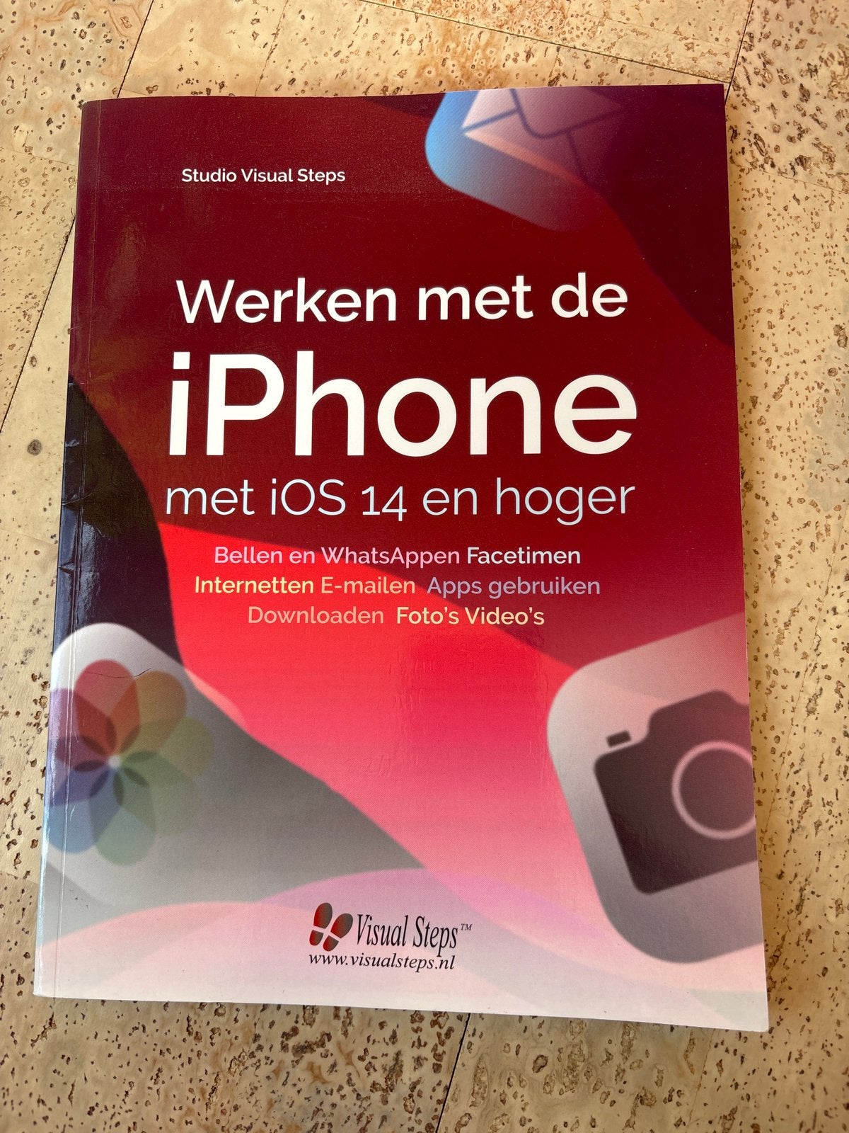 Werken met de iPhone met iOS 14 en hoger - Studio Visual Ste, Boeken, Ophalen of Verzenden, Zo goed als nieuw, Overige onderwerpen