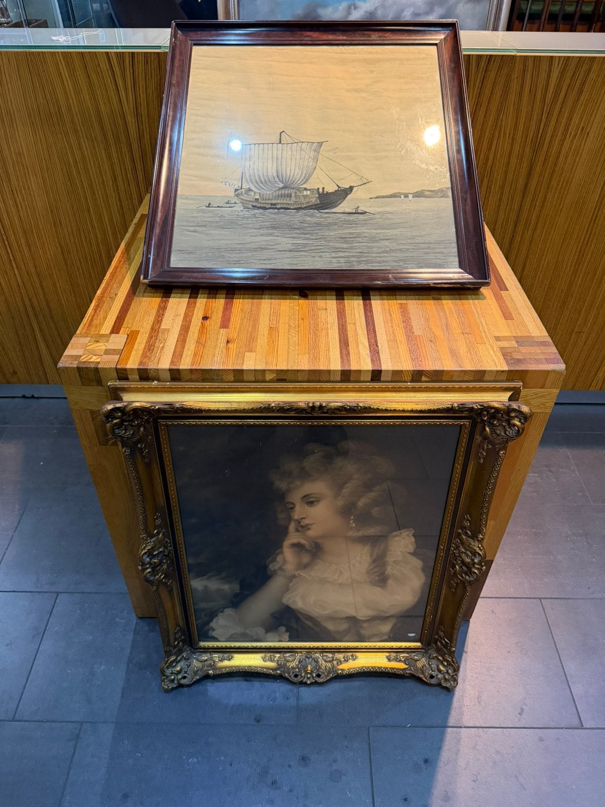 2 mooie schilderij achterglasschilderij dame en zeilschip, Ophalen of Verzenden