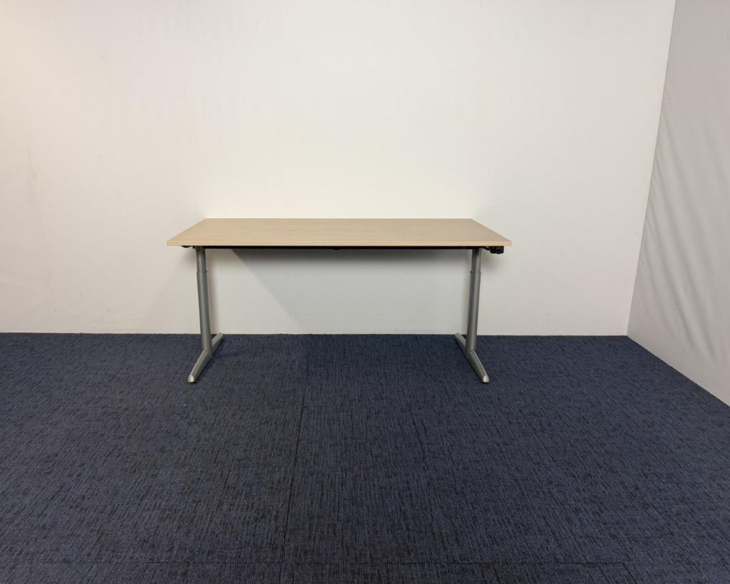 2 x Bureau Ahrend 500 (slinger), licht eiken blad, 160 x 80