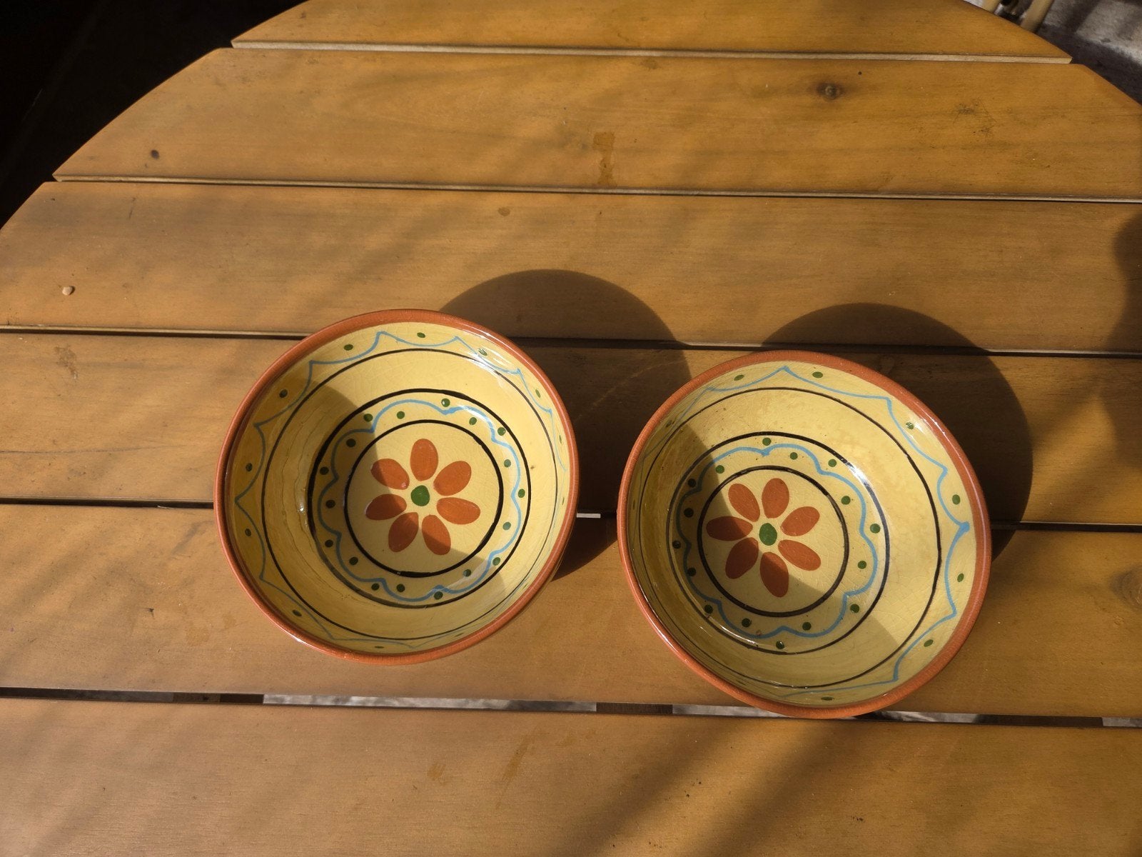 Set van 2 Spaanse Tapasschalen Regás Fiesta –Handbeschilderd, Ophalen of Verzenden, Overige stijlen, Schaal of Schalen