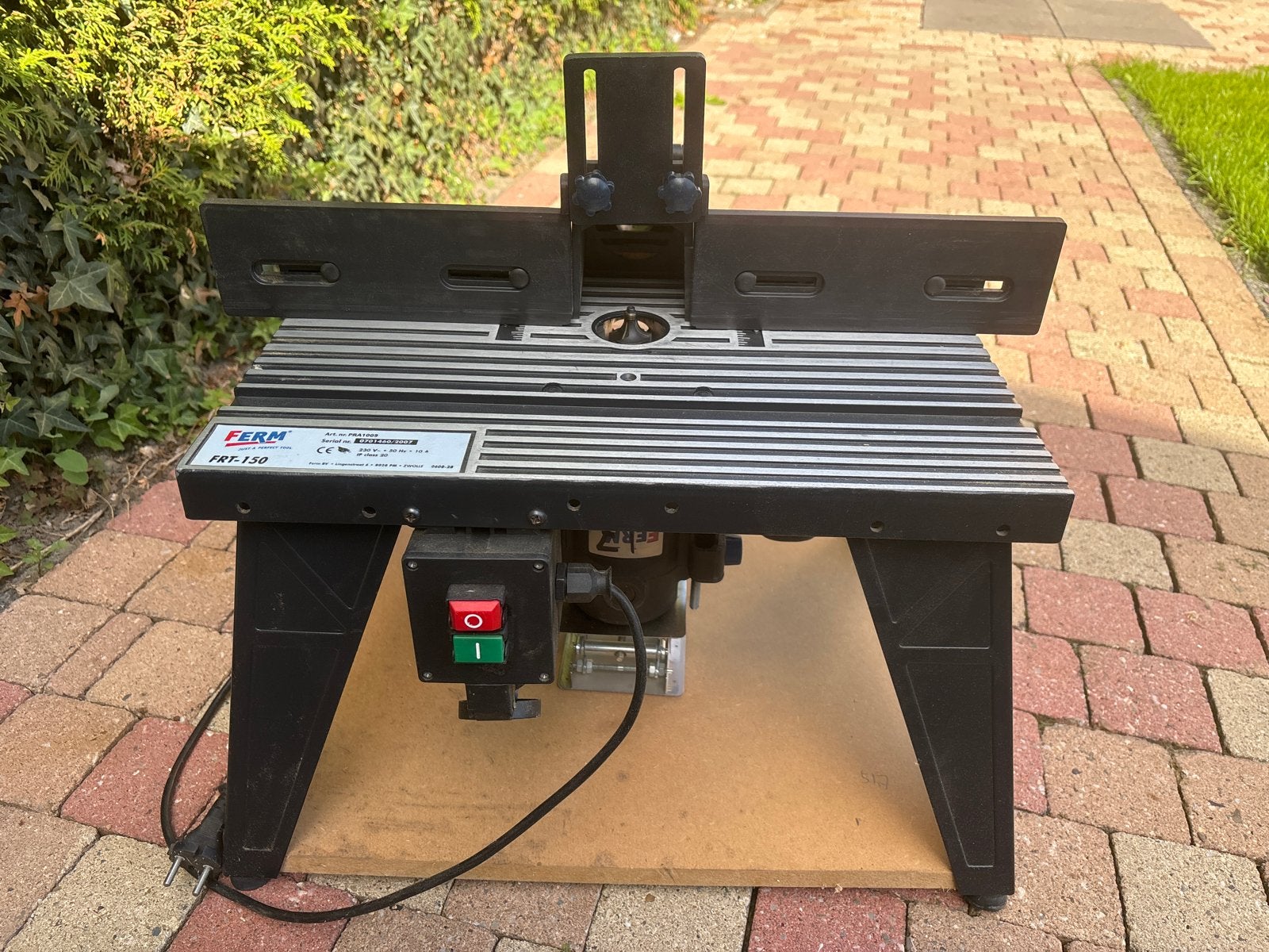 Ferm FRT-1200  freestafel +Ferm FBT 1200 frees  en freeslift, Ophalen, Gebruikt, Elektrisch, Bovenfrees