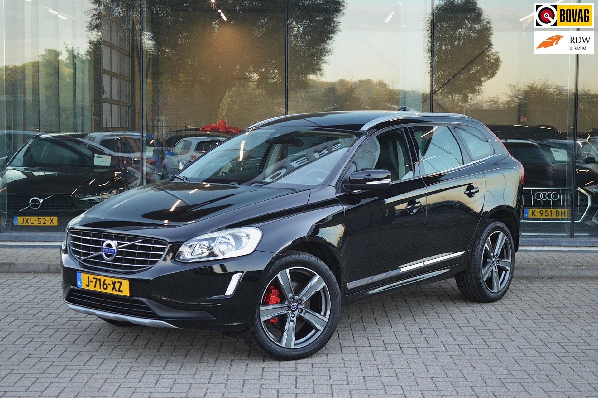 Volvo XC60 2.0 T5 Summum 4WD AUTOMAAT | Cruise | Camera, 1969 cc, Zwart, Bedrijf, XC60