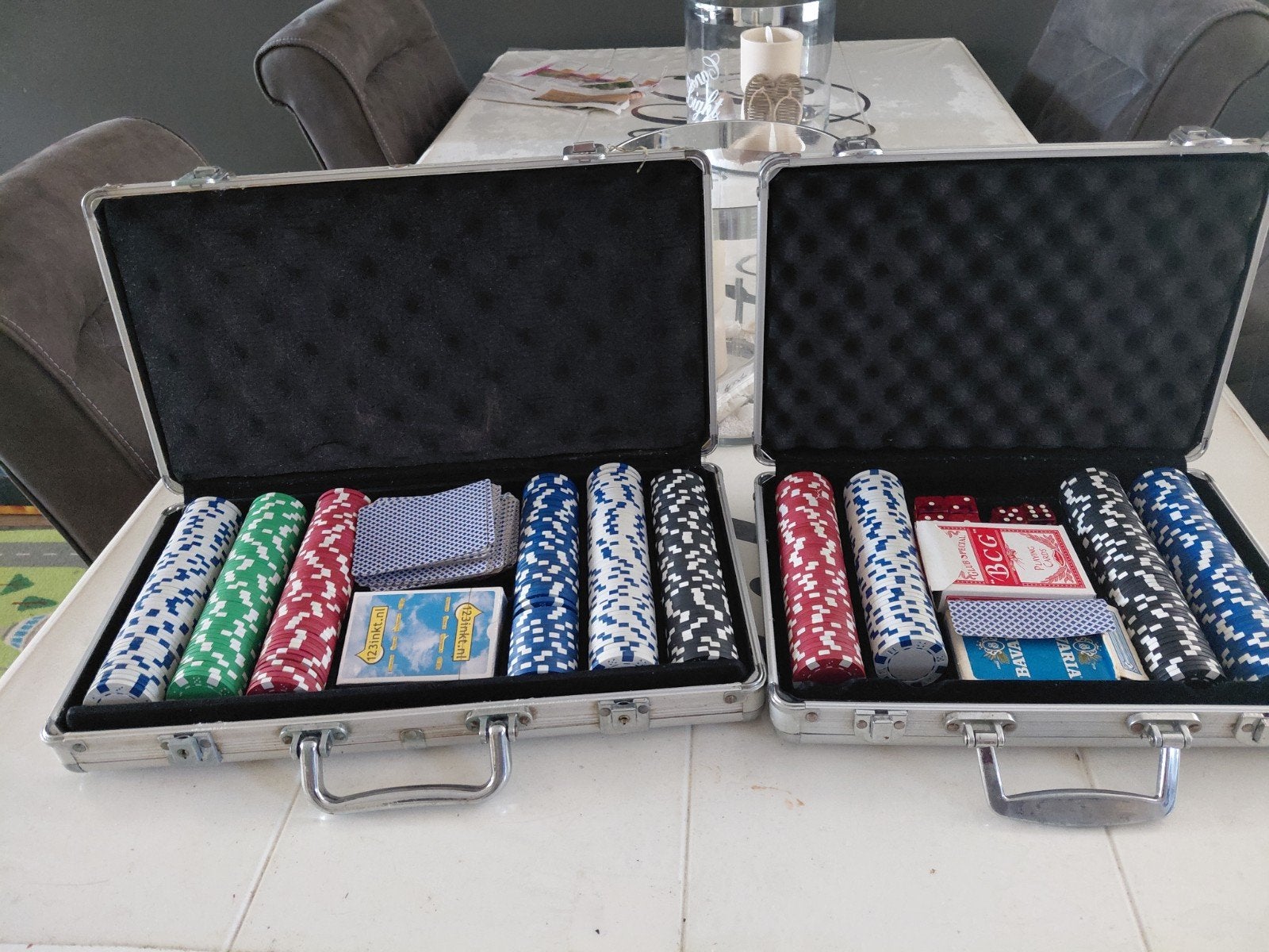 Twee complete pokersets in aluminium koffers, Hobby en Vrije tijd, Gezelschapsspellen | Kaartspellen, Vijf spelers of meer, Ophalen of Verzenden