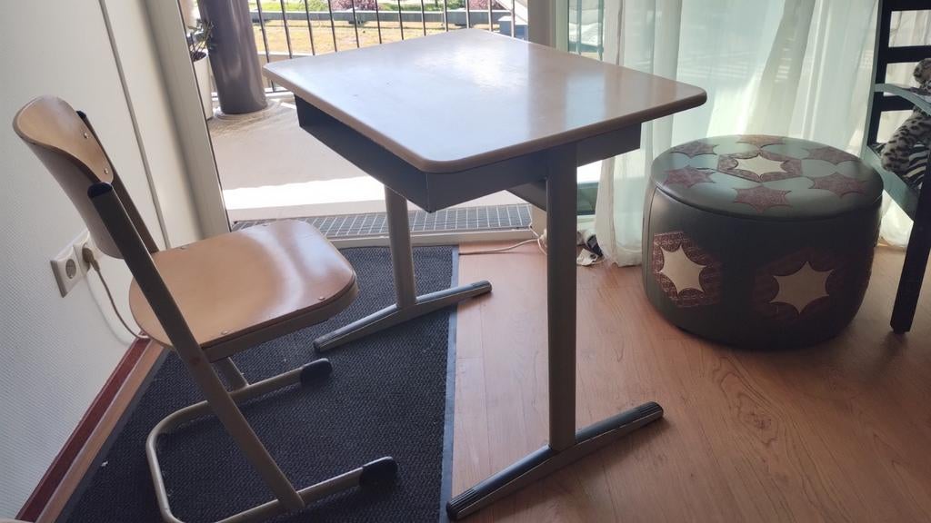 Vintage Schoolbureau met Stoel - Perfect voor Kinderkamer, Ophalen, Opbergruimte, Gebruikt, Hout