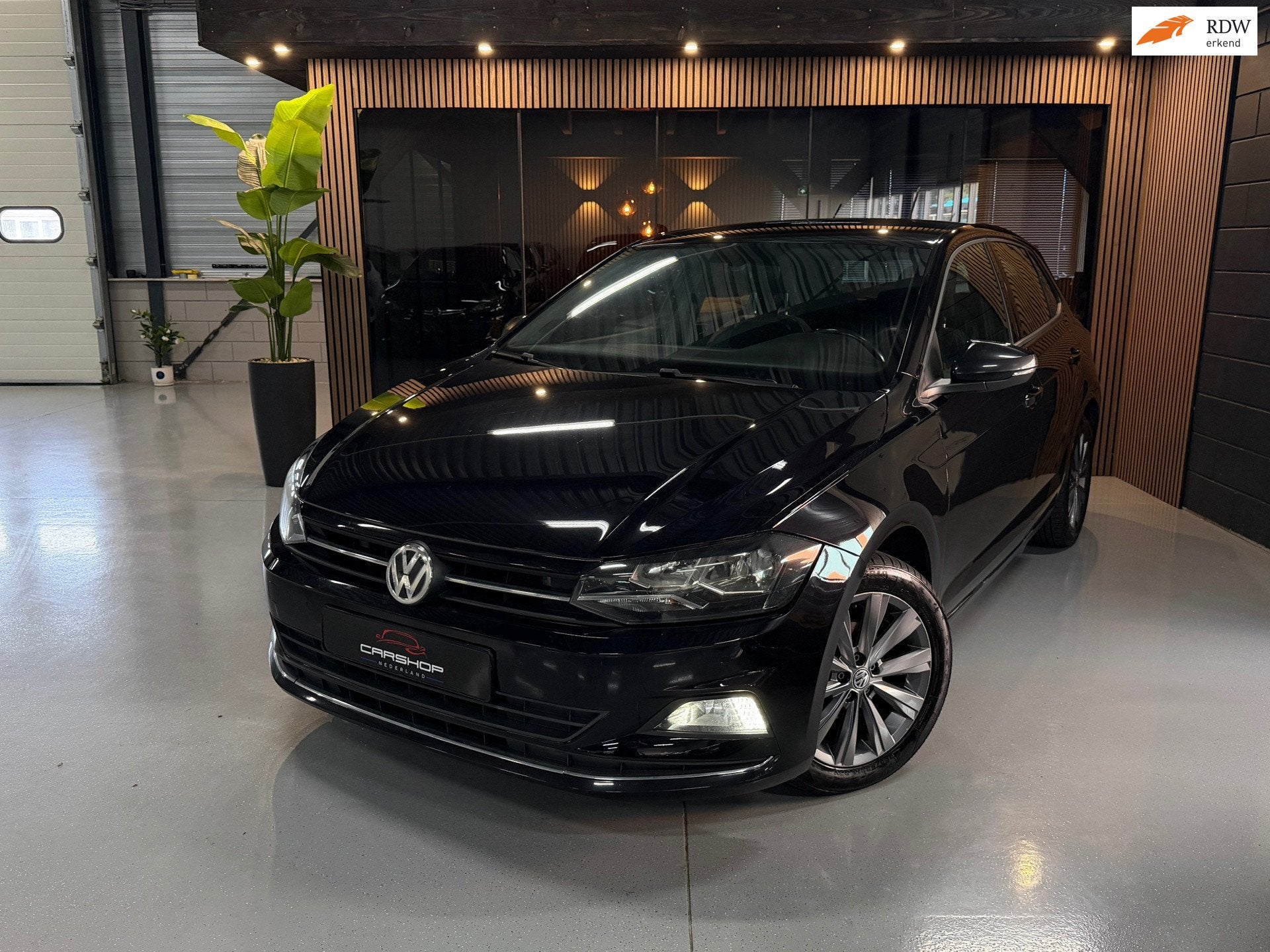 Volkswagen Polo 1.0 TSI 116PK Highline DSG/VIRTUAL/CAMERA, Auto's, Volkswagen, Gebruikt, Zwart, 1095 kg, Bedrijf