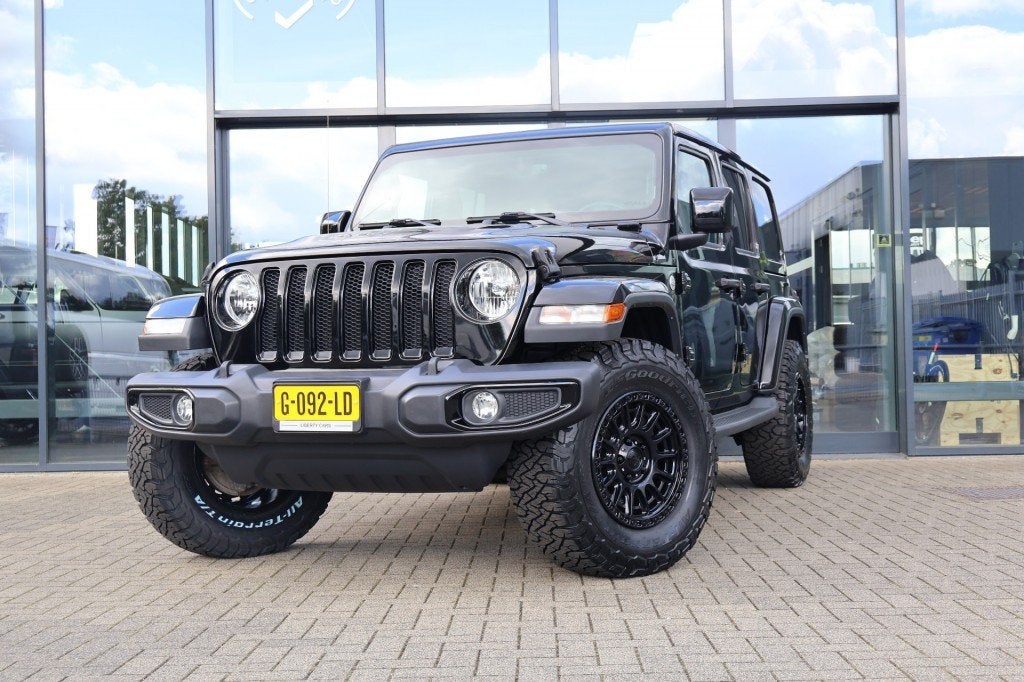 Jeep WRANGLER 2.0T SAHARA 4x4 Automaat / Leder / 1e Eigenaar, Auto's, Jeep, Automaat, 4 cilinders, 2027 kg, Zwart