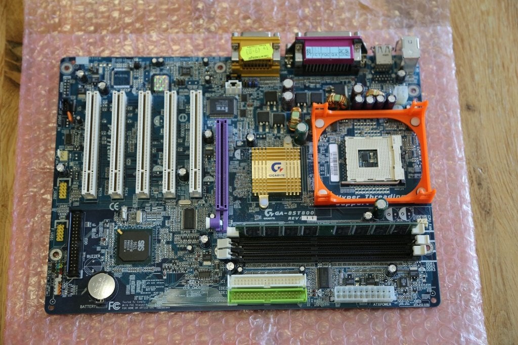 Gigabyte GA-8ST800 Socket 478 set met DDR400, Ophalen of Verzenden, Gebruikt, Overige typen, DDR3