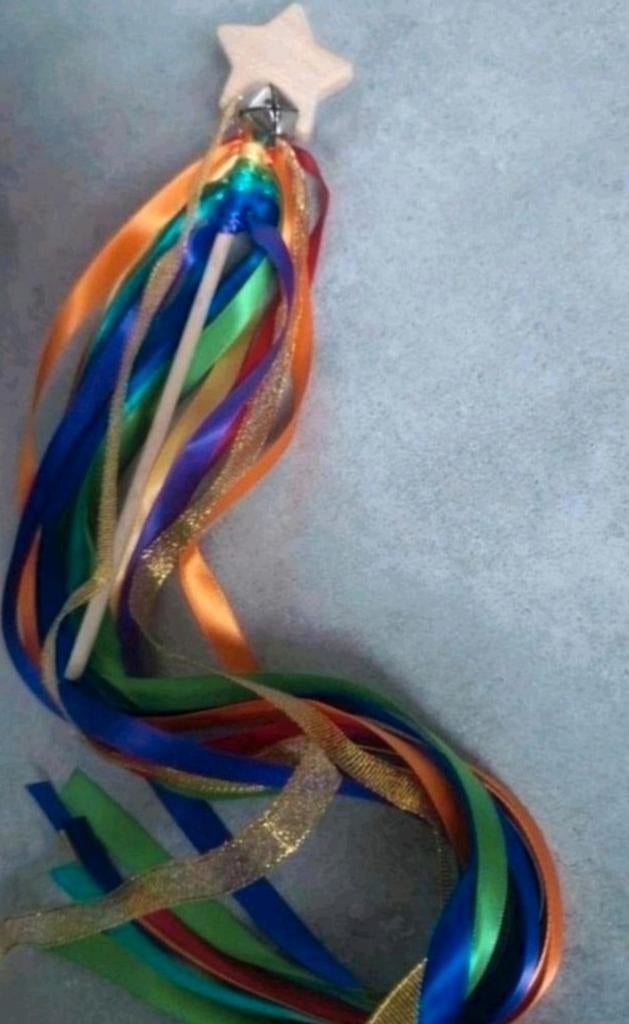 Nieuwe houten toverstaf met regenboog linten, Kinderen en Baby's, Speelgoed | Houten speelgoed, Ophalen of Verzenden, Nieuw