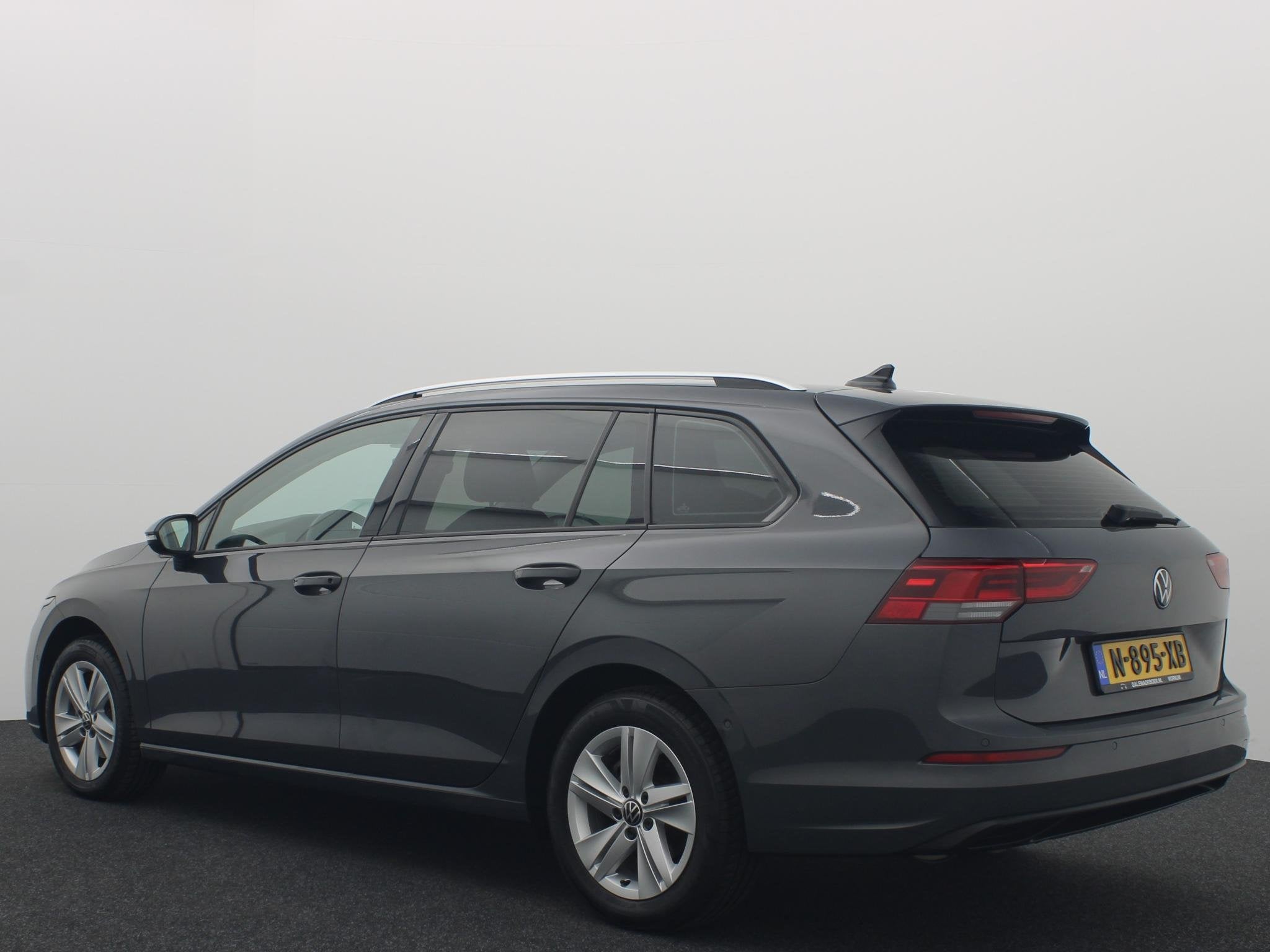 Volkswagen Golf Variant 1.5 eTSI Life Business AUTOMAAT / TR, Auto's, Dealer onderhouden, 4 cilinders, 700 kg, Origineel Nederlands