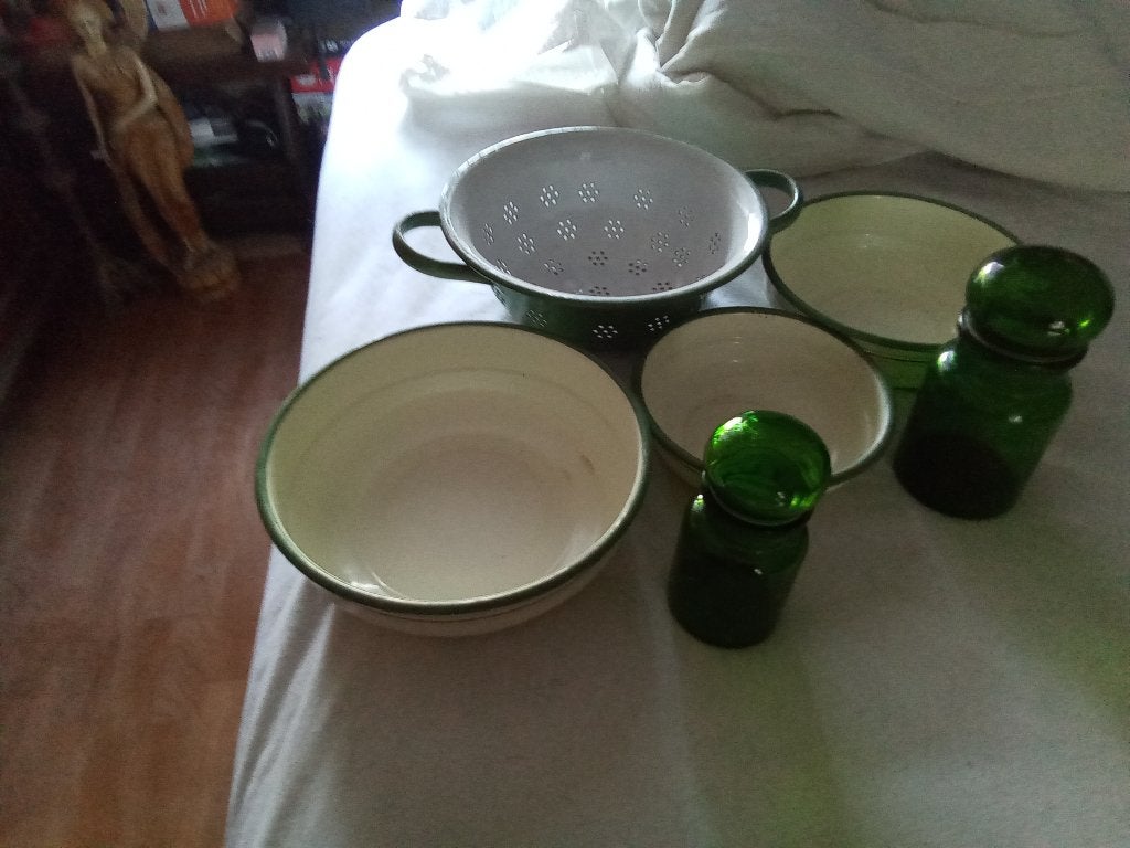 vintage retro vergiet / bakjes schalen / stolpflessen groen, Ophalen