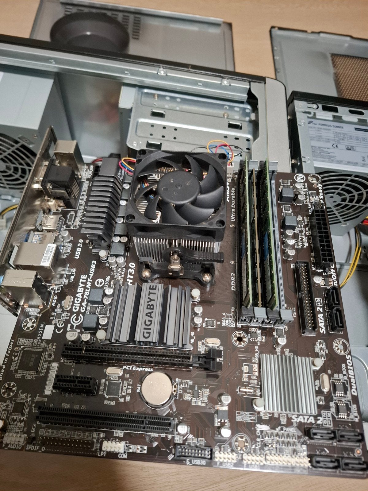 2x Moederborden + RAM + Behuizing - Server PC, Computers en Software, Gebruikt, DDR3, Micro-ATX, AMD