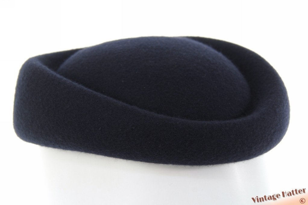 Dames pillbox hoed Weba Hats donkerblauw nieuw vilt 52-63, Hoed, Nieuw, WEBA, One size fits all