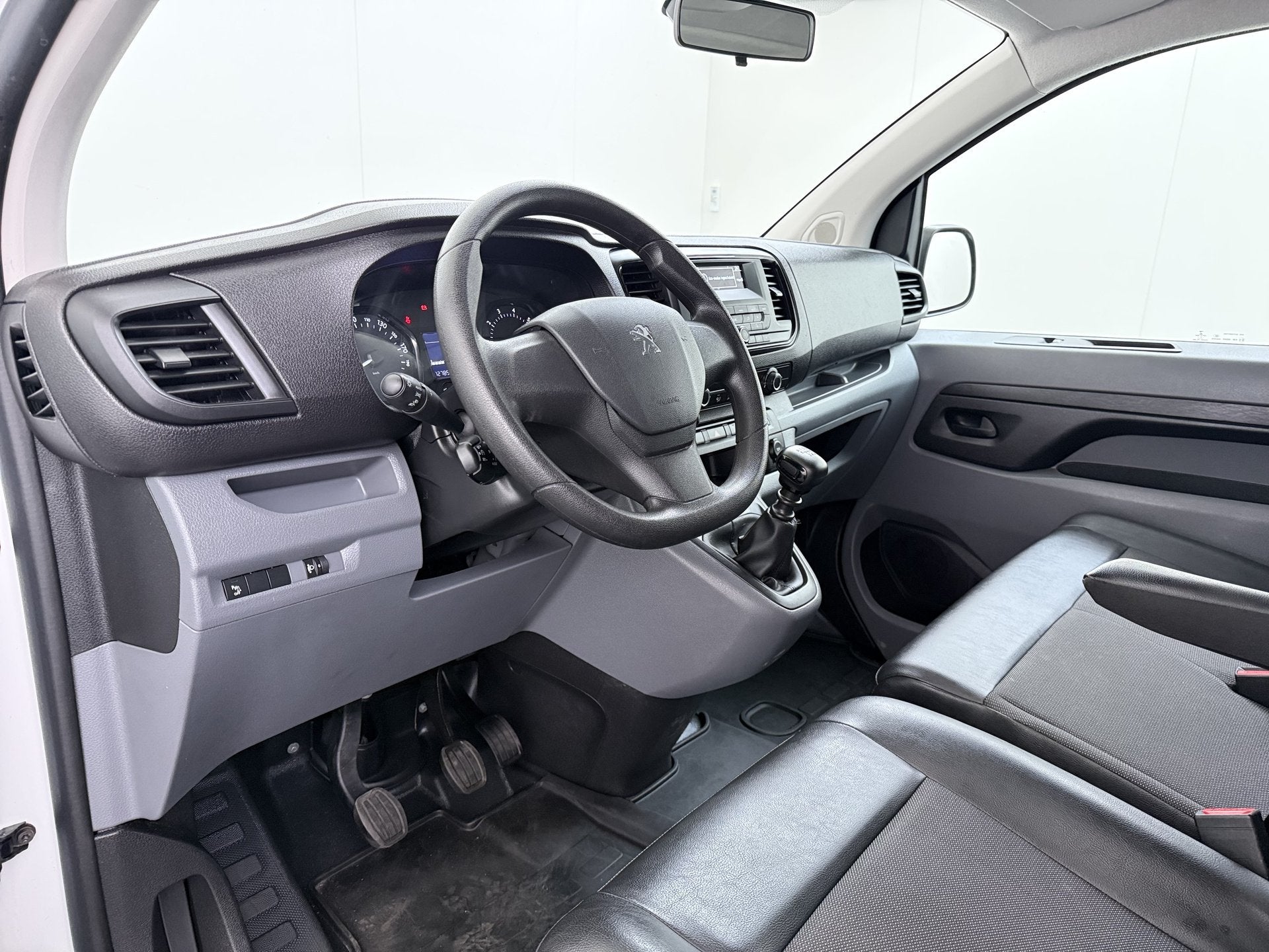 Peugeot Expert 2.0HDI 123pk 3-Pers. Airco Euro 6 Cruise Cont, Voorwielaandrijving, Gebruikt, 4 cilinders, Leder en Stof
