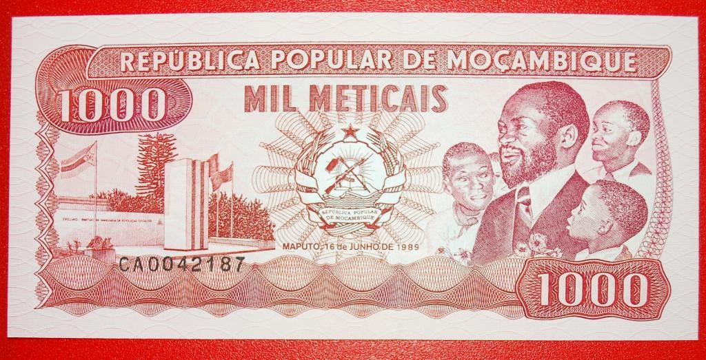 Ⰺ KALASHNIKOV GUN AK-47: MOZAMBIQUE 1000 METICAIS 1989 UNC, Ophalen of Verzenden, Overige landen, Los biljet