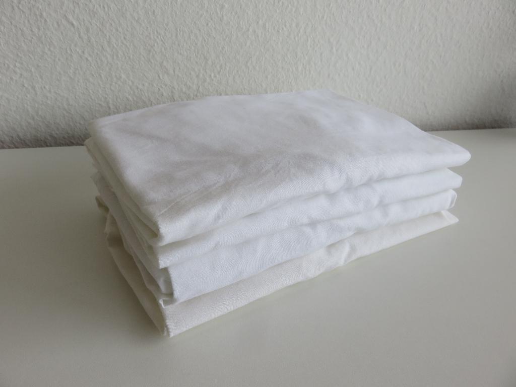 4 witte Hema wieg hoeslakens ca 40 / 45 x 80/85 cm, Kinderen en Baby's, Jongetje of Meisje, Ophalen of Verzenden, Zo goed als nieuw