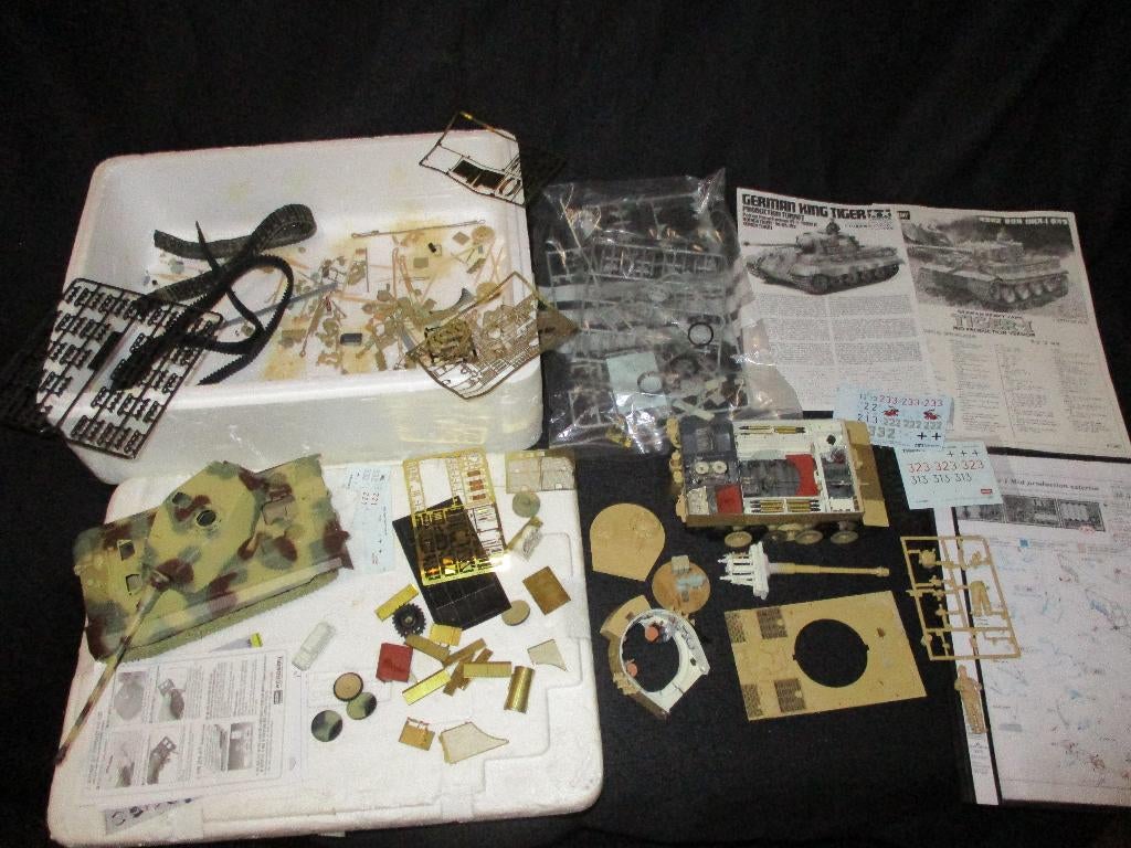 D-557,KING TIGER + TIGER 1, 1-35 + PE, Ophalen of Verzenden, Gebruikt, 1:32 tot 1:50, Overige merken