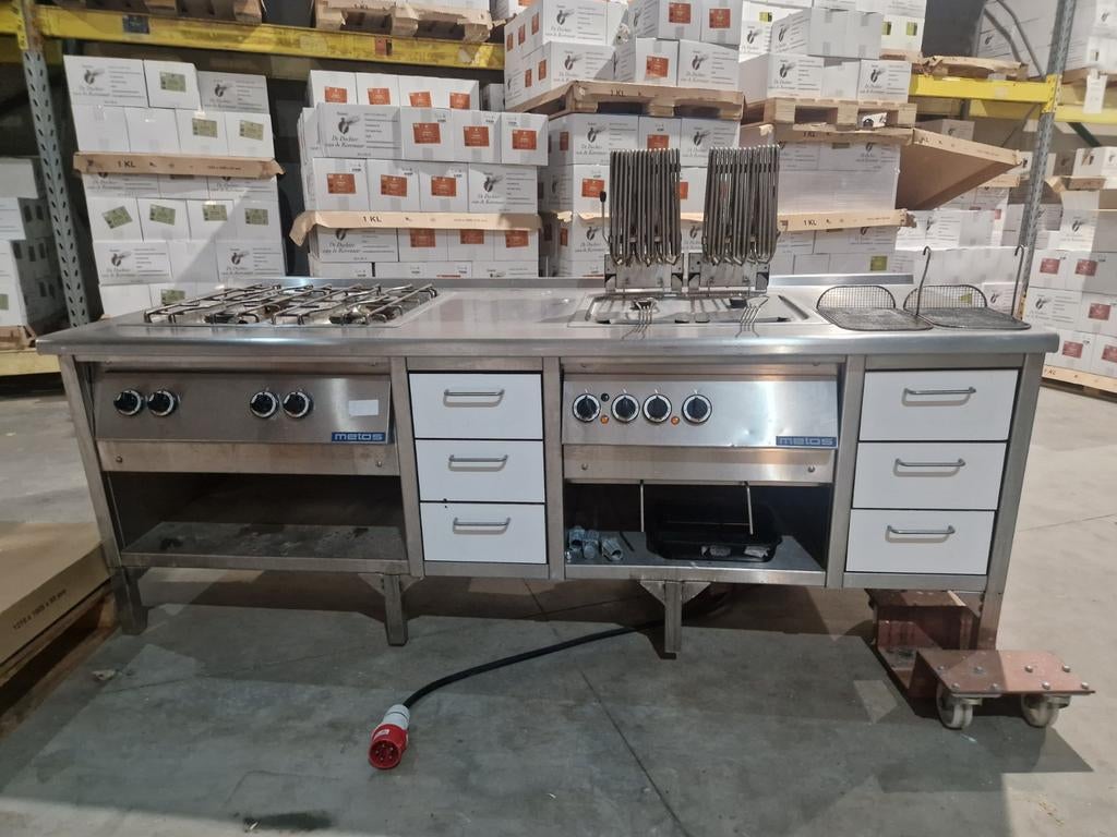 Horecakeuken Metos: Frituur & 4-pits gasfornuis, Zakelijke goederen, Horeca | Keukenapparatuur, Ophalen, Gebruikt, Fornuis, Frituur en Grillen