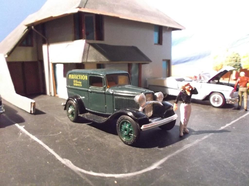 1/43 1932 Ford Model A Panel Van - ERTL oil burning stoves, Ophalen of Verzenden, Gebruikt, Auto, Overige merken
