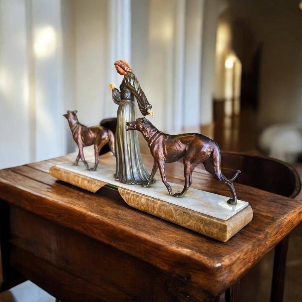 vintage art deco beeld: vrouw met 2 honden, Antiek en Kunst, Kunst | Beelden en Houtsnijwerken, Ophalen