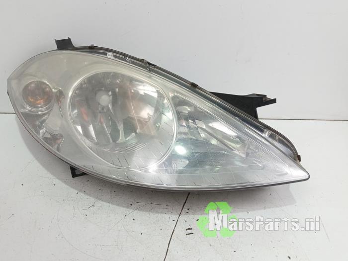 Koplamp rechts van een Mercedes A-Klasse
