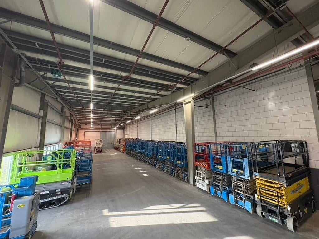 AVB HOOGWERKERS Kraantjes, Heftrucks  Schaarliften  etc., Ophalen