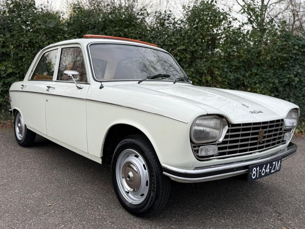 Peugeot 204 1.1 Sedan 1973 Beige Oldtimer, Auto's, 60 pk, Beige, Bedrijf, Handgeschakeld