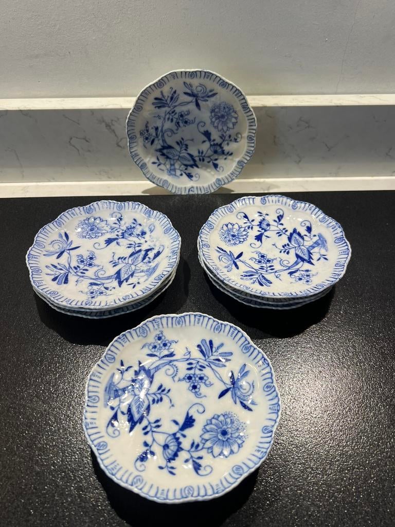Bordjes Louis Regout, decor Zwiebelmuster., Antiek en Kunst, Antiek | Servies los, Ophalen of Verzenden
