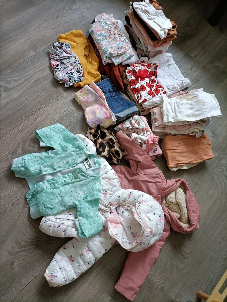 Doos vol babykleding maat 74 meisje, Kinderen en Baby's, Babykleding | Baby-kledingpakketten, Ophalen, Gebruikt, Maat 74