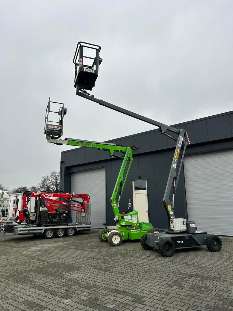 Te huur Hoogwerker 12 meter hoog zelfrijder zonder stempels!, Doe-het-zelf en Verbouw, Bouwliften, Ophalen