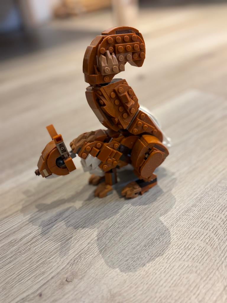 Lego eenkhoorn, Ophalen