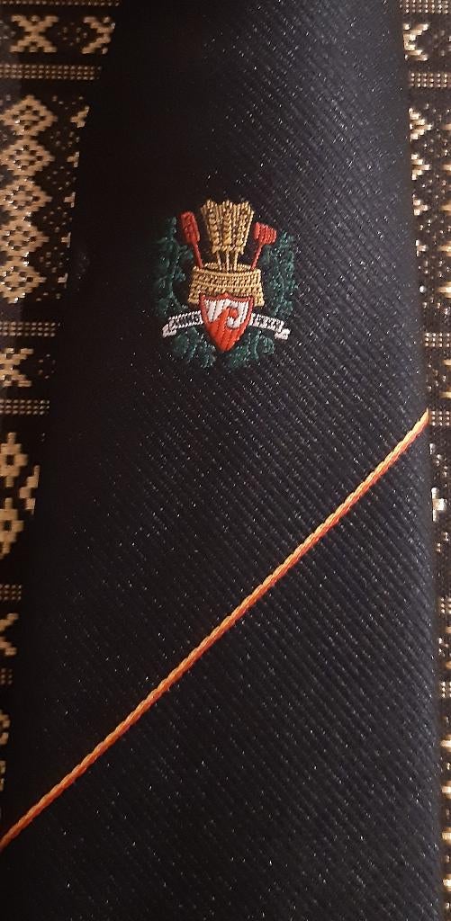 Dommelsch Bier stropdas met rood-gele strepen, Verzamelen, Merken en Reclamevoorwerpen, Ophalen of Verzenden, Nieuw, Gebruiksvoorwerp