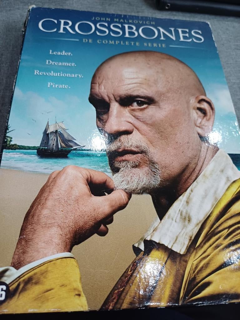 Serie crossbones, Alle leeftijden, Verzenden, Zo goed als nieuw, Komedie
